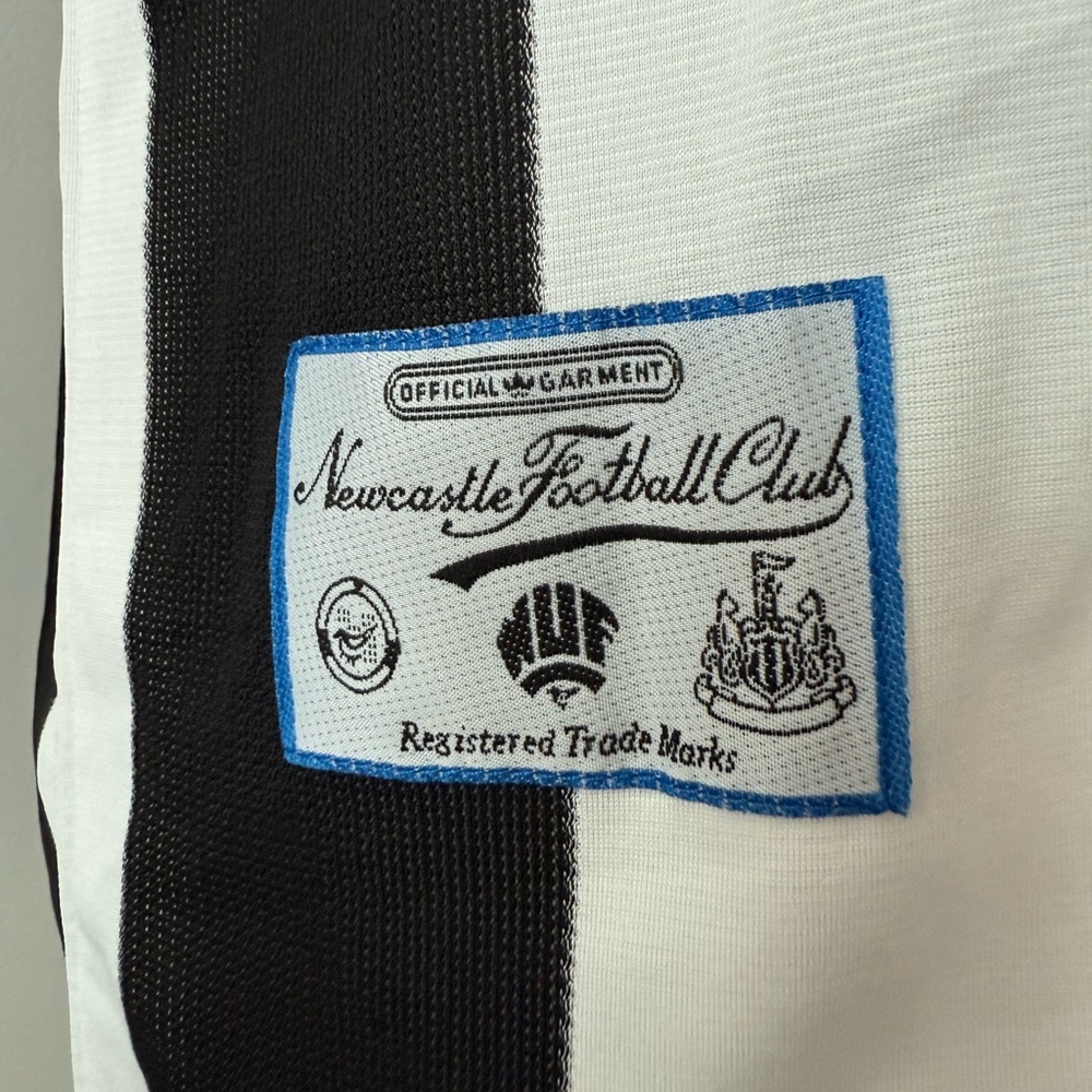 Alan Shearer Newcastle United New Men’s Retro Home Long Sleeve Soccer Jersey - Picture 2 of 10